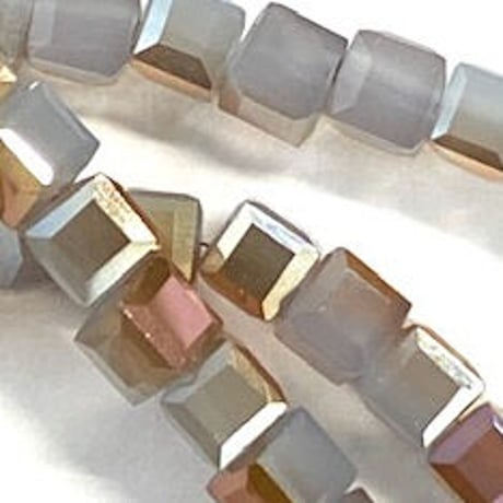 【全5色】ガラスビーズ キューブ面カット 4×4mm