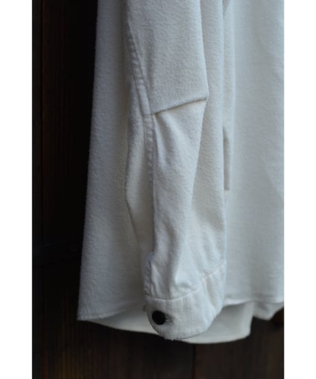 チビ襟オーバーサイズシャツ/ フランネル レーヨン・ガーメントダイ / Frosty White