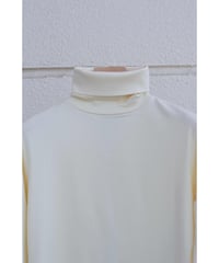 タイトフィットハイネックシャツ / Off White