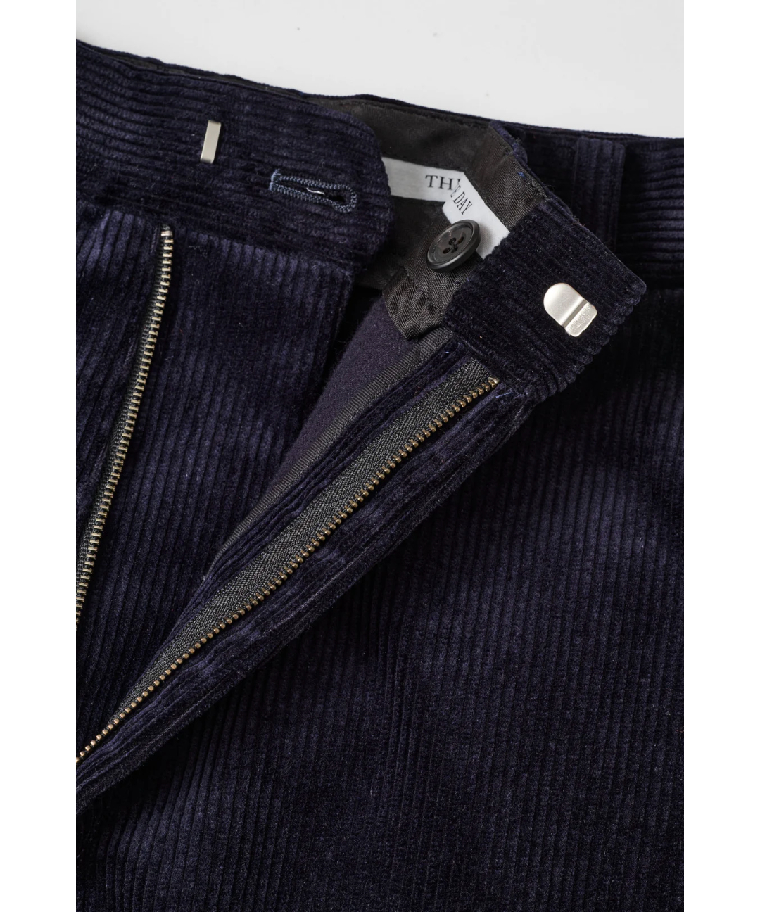 BRITISH CORDUROY TUCK WIDE PANTS / NAVY | CLOTH