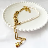 [ stainless ] padlock charm pearl necklace
