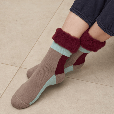 FEEL MY FOOTSTEPS MOKOMOKO SUKKA TOUN-M-fluffy socks  bordeaux
