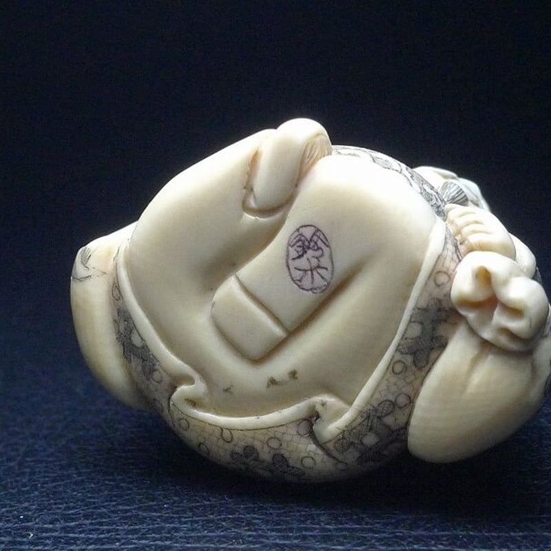 骨董象牙調人物、布袋福禄寿、赤紐付 △鈴木作・本象牙布袋尊根付29g・提げ物△NE75△ | 象牙屋本舗 こほく