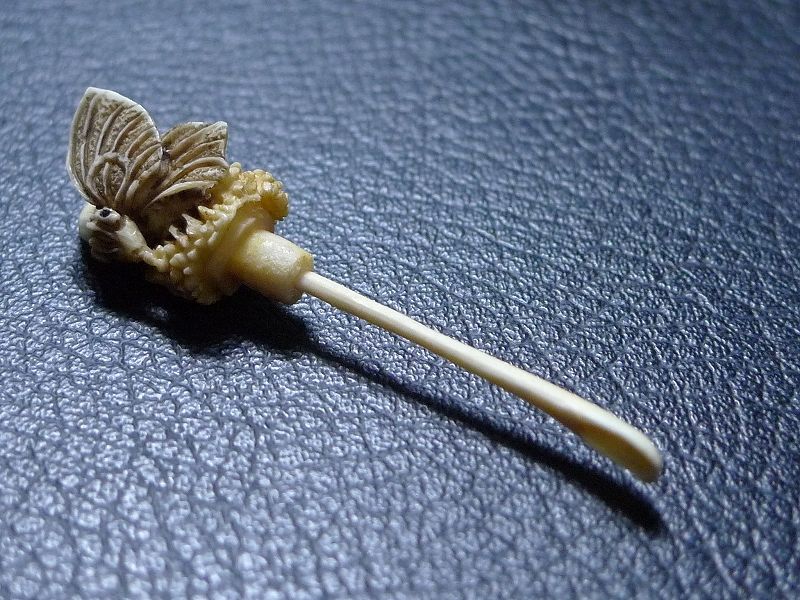 天然素材 牙マンモス カエル蓮彫刻 鼻煙壺　手彫り 松山刻印 △松山作・本象牙花蝶彫刻鼻煙壷22g・細密彫刻△NE11△ | 象牙屋本舗
