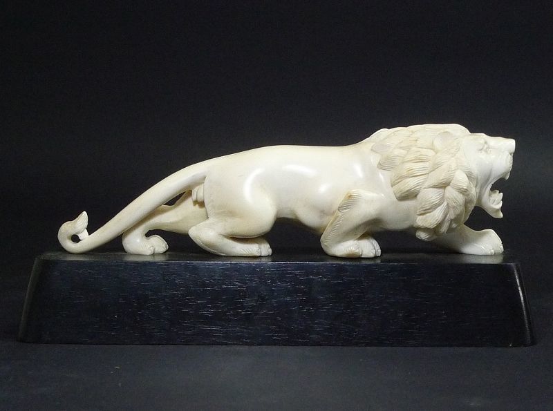時代 獅子 置物 高3.4cm 26g 天然素材 牙彫 ライオン【CM276