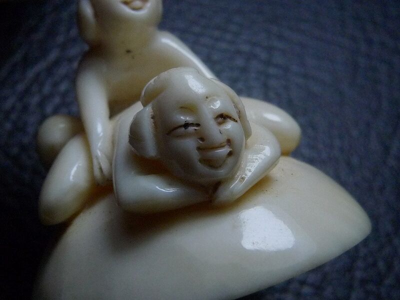 △本象牙春画根付8g・提げ物△NE62△ | 象牙屋本舗 本象牙と骨董のお店
