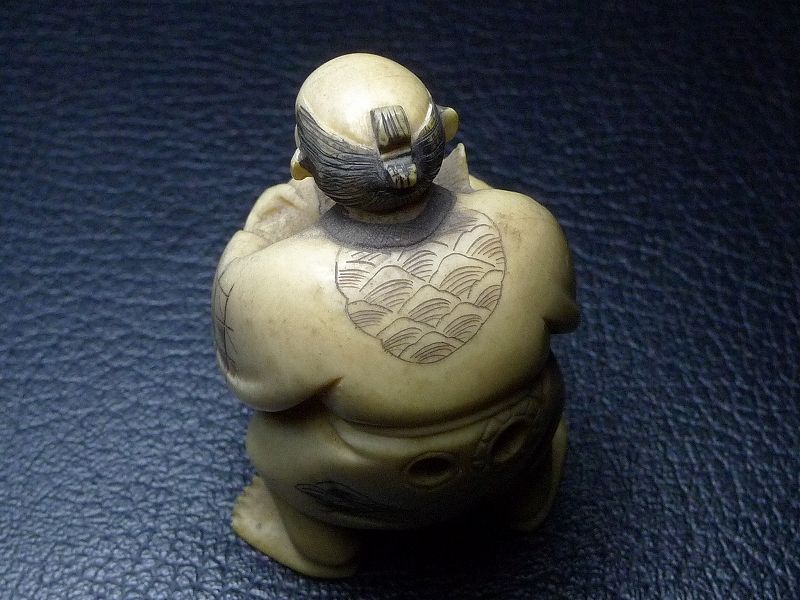 △法月作・本象牙商人根付41g・提げ物△NE18△ | 象牙屋本舗 こ