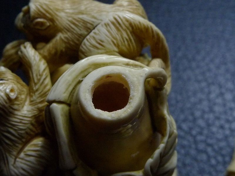 △松山作・本象牙猿彫刻鼻煙壷22g・細密彫刻根付置物△NE10