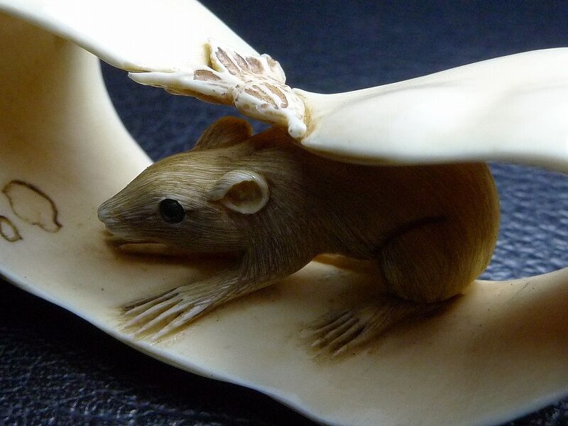 △松山作・本象牙鼠根付8g・提げ物△NE30△ | 象牙屋本舗 こほく