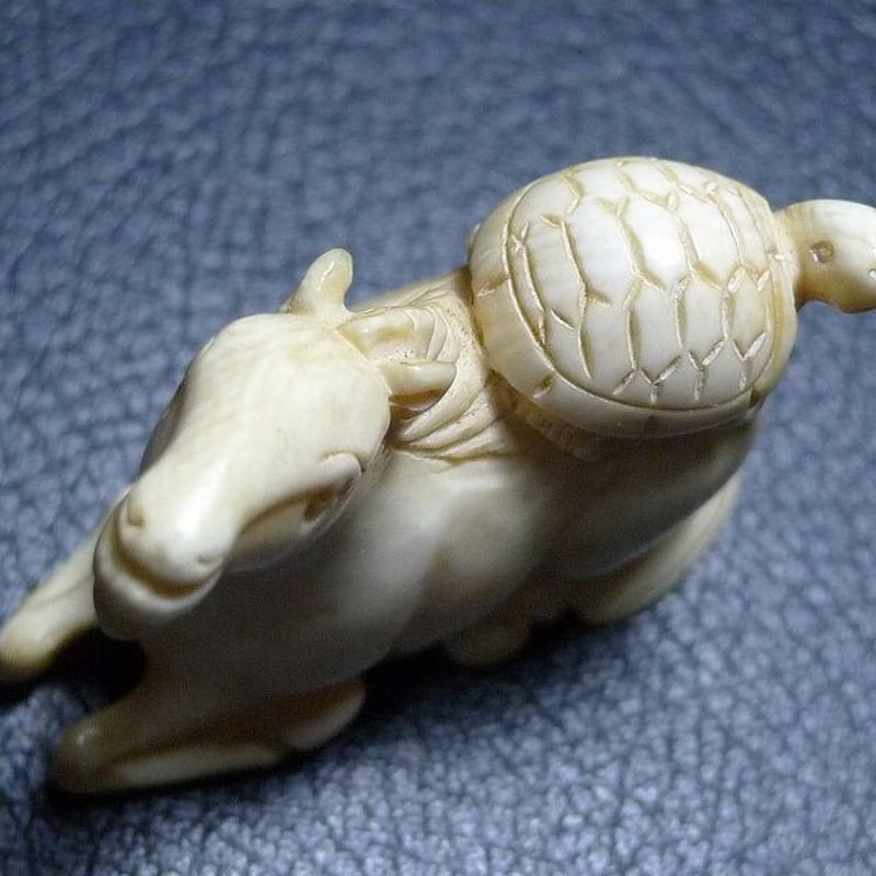 △本象牙馬と亀根付23g・提げ物△NE77△ | 象牙屋本舗 こほく堂 本象牙
