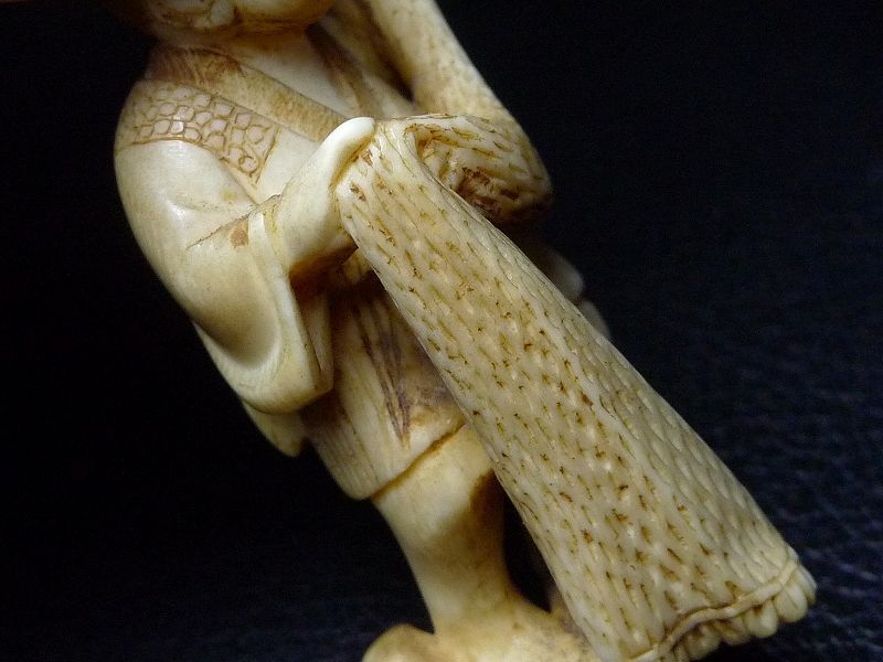 △在銘・本象牙商人根付19g・提げ物△NE17△ | 象牙屋本舗 こほく堂 本