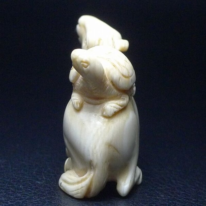 根付け　亀　蓮　象　牙 根付け 亀 蓮 象 牙 △本象牙馬と亀根付23g・提げ物△