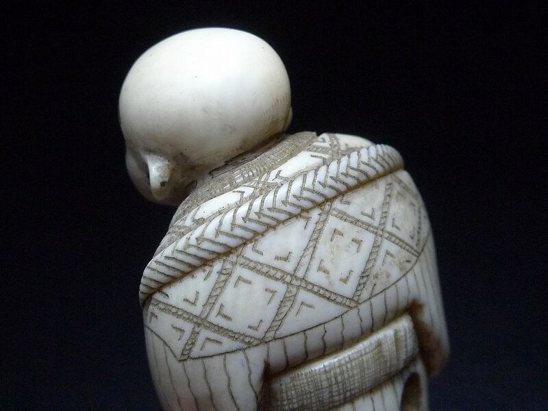 △秀之作・本象牙人物根付11g・提げ物△NE26△ | 象牙屋本舗 こほく堂