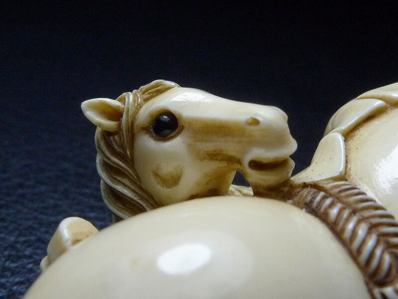 △松山作・本象牙茄子馬根付20g・提げ物△NE37△ | 象牙屋本舗 こほく