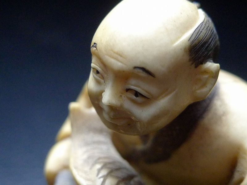 △法月作・本象牙商人根付41g・提げ物△NE18△ | 象牙屋本舗 こほく堂