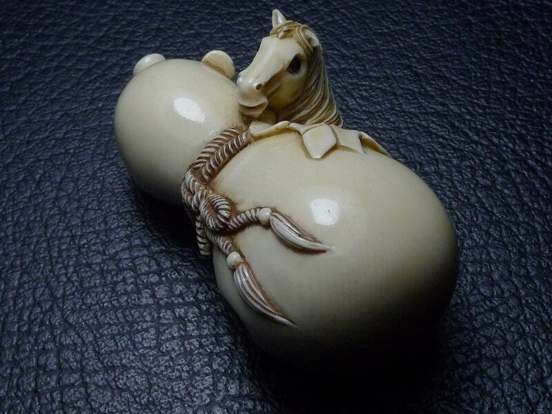 馬親子の牙製 彫刻2点セット 根付け fit=scale-down,w=1200