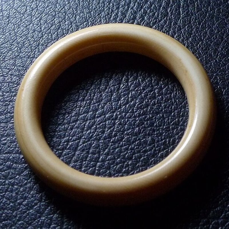 天然素材牙彫刻ひようたん根付けシルクの紐付き＊＊＊ △本