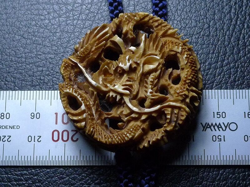 象牙調　瓢箪龍透かし彫刻　根付　置物 象牙調 瓢箪龍透かし彫刻 根付 置物