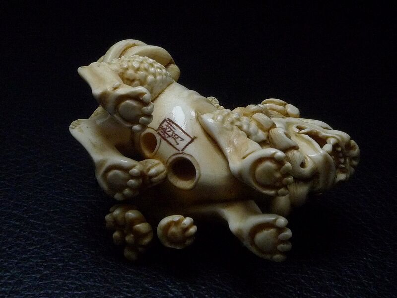 △耕月作・本象牙獅子親子根付19g・提げ物△NE35△ | 象牙屋本舗 本