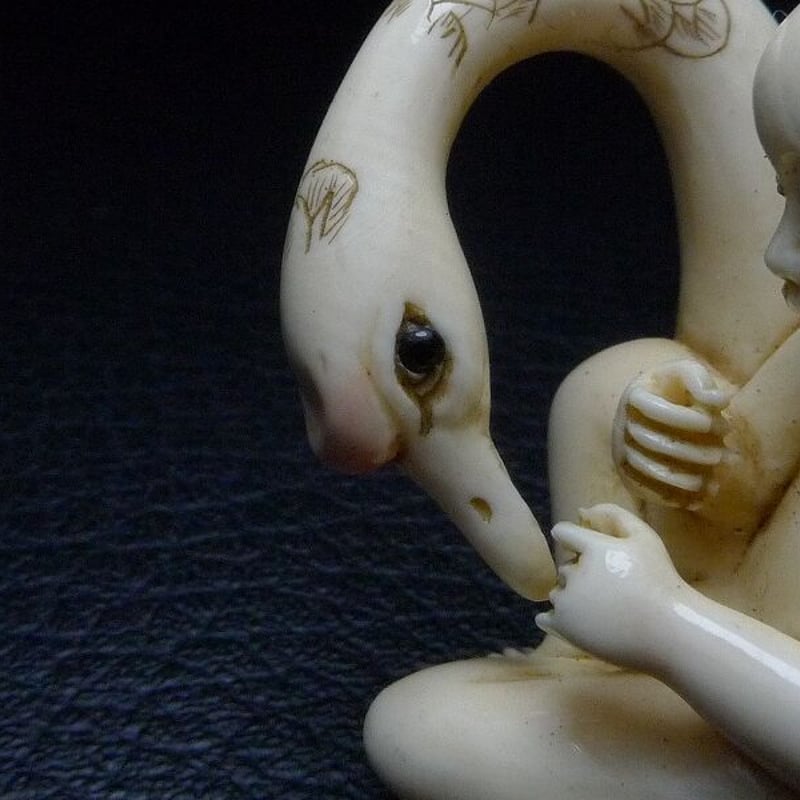 △松山作・本象牙赤子と白鳥根付17g・提げ物△NE33△ | 象牙屋本舗 本