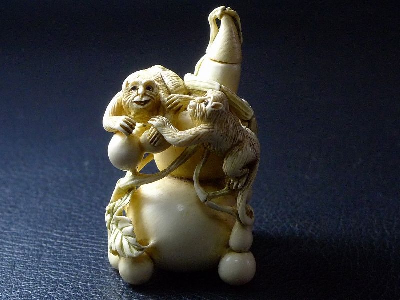 △松山作・本象牙猿彫刻鼻煙壷22g・細密彫刻根付置物△NE10△ | 象牙屋