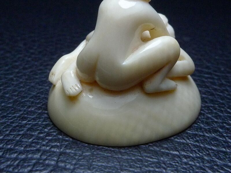 根付け　置物　行水　春画 △本象牙春画根付8g・提げ物△NE62△ | 象牙屋本舗 こほく堂 本