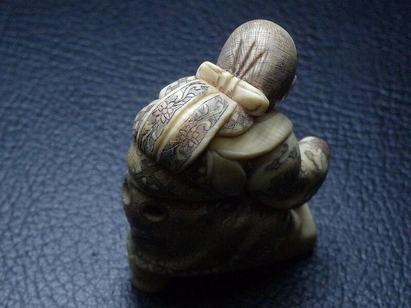 △鈴木作・本象牙猿と老人根付29g・提げ物△NE78△ | 象牙屋本舗 こほ
