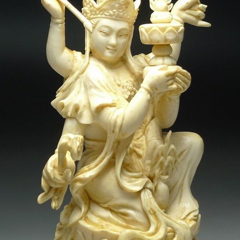 素晴らしい美品　美術　彫刻画　錦鯉　本象牙　永象作　額縁サイズ41X39センチ位 素晴らしい美品 美術 彫刻画 錦鯉 本象牙 永象作 額縁サイズ