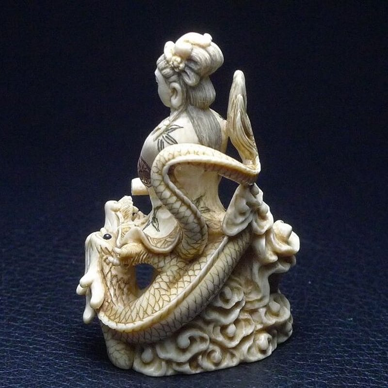 時代提物 根付 天然素材【仙人】高さ約4.5cm 横幅約2.5cm 重25ｇ 時代提物 根付 天然素材【仙人】高さ約4.5cm 横幅約2.5cm