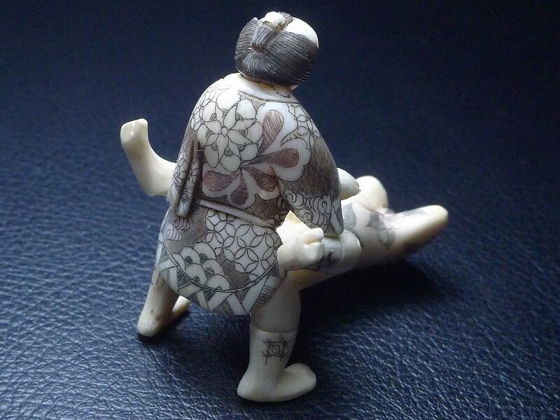 大型根付　浮世絵春画　無着色根付　天然素材牙彫　逸品希少品 △松山作・本象牙春画根付21g・提げ物△NE60△ | 象牙屋本舗 こ