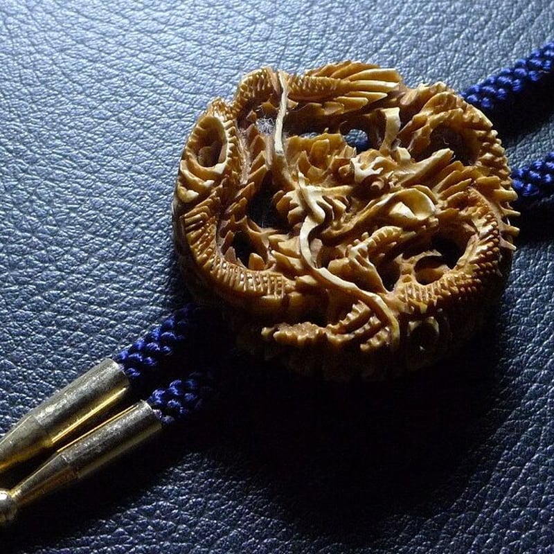 △本象牙材龍透かし彫刻ループタイ32g/ポーラーロープタイネクタイ