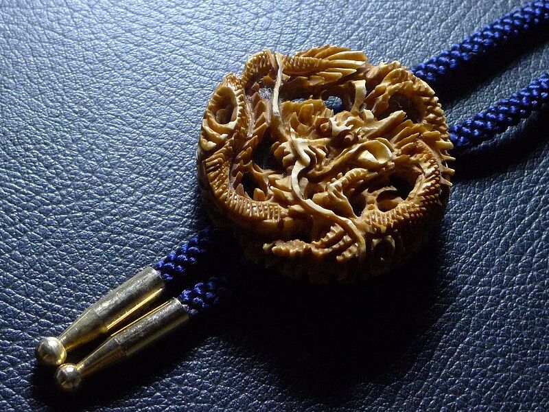 △本象牙材龍透かし彫刻ループタイ32g/ポーラーロープタイ