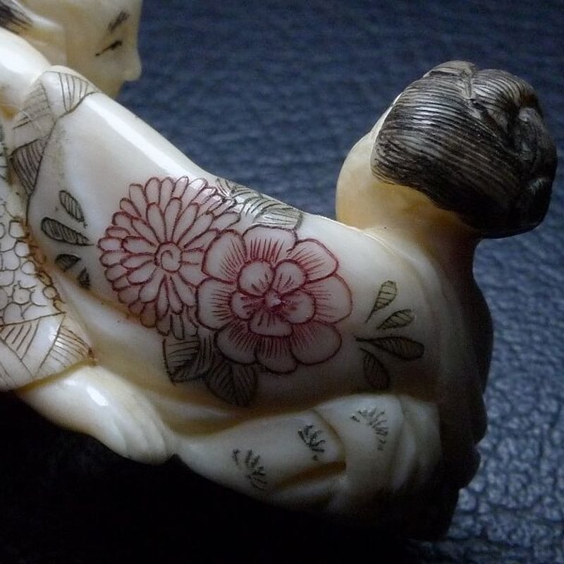大型根付　浮世絵春画　無着色根付　天然素材牙彫　逸品希少品 Yahoo!オークション - 【心】k400 根付 北斎浮世絵春画 『駆け落ち』