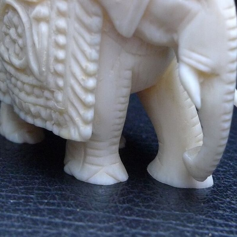 象牙風　魔除け彫刻　根付　置物　提げ物 象牙風 魔除け彫刻 根付 置物 提げ物