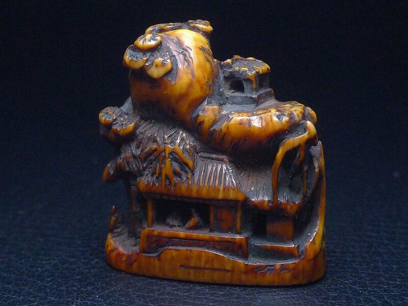 極上細密彫刻 双龍 根付 作家物 置物 古玩 骨董品 カバ牙製 篆刻 fit=scale-down,w=1200
