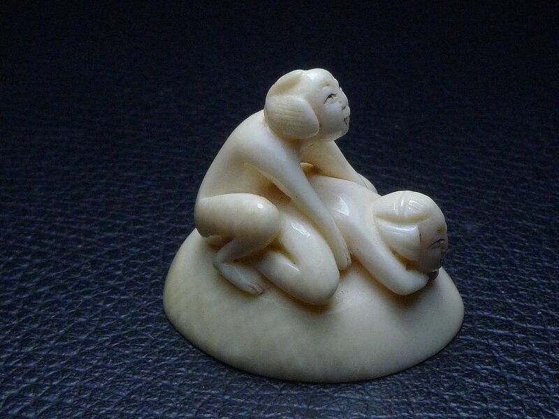△本象牙春画根付8g・提げ物△NE62△ | 象牙屋本舗 こほく堂 本
