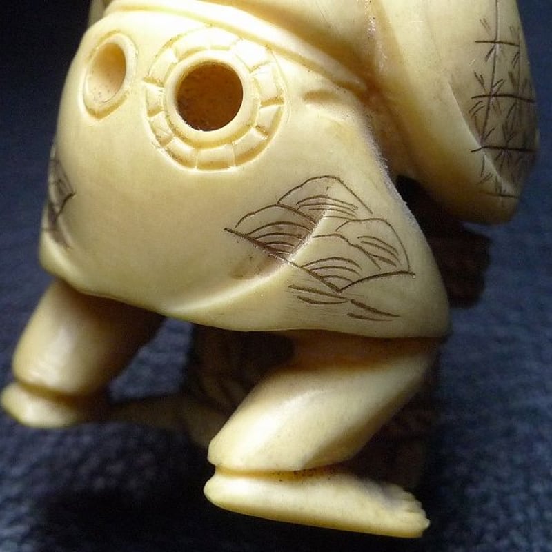 △法月作・本象牙商人根付41g・提げ物△NE18△ | 象牙屋本舗 こ