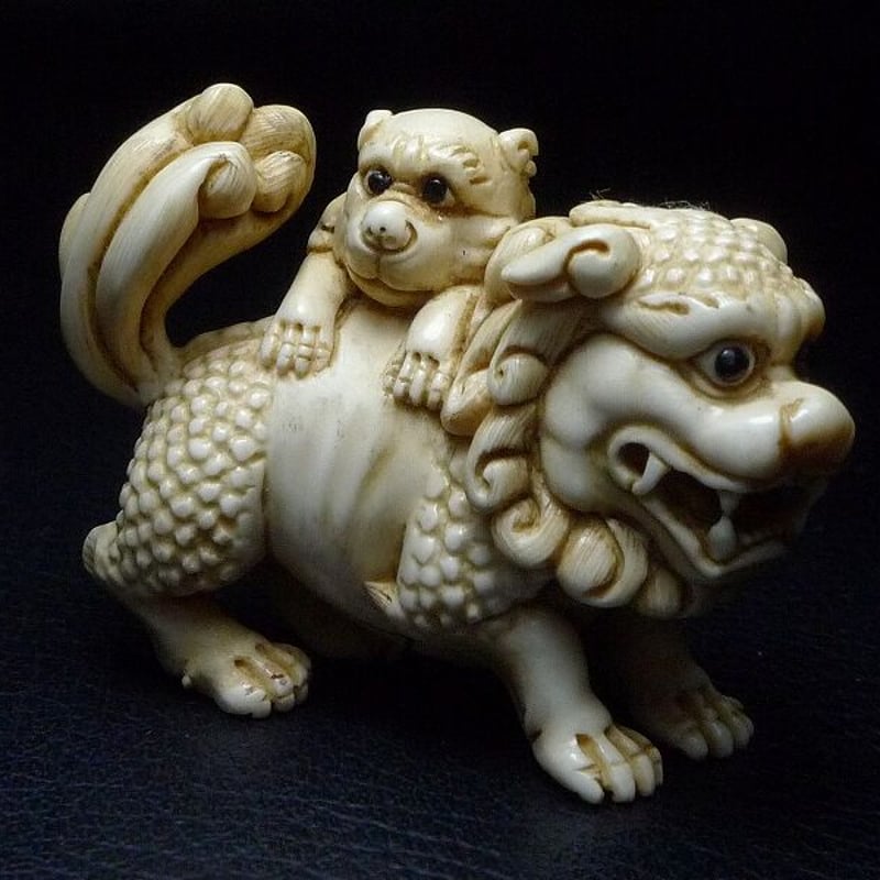 提げ物と木彫獅子根付　44g 東Y7-0918⭐︎2Fタエサ 提げ物と木彫獅子根付 44g 東Y7-0918⭐︎2Fタエサ 珠取獅子