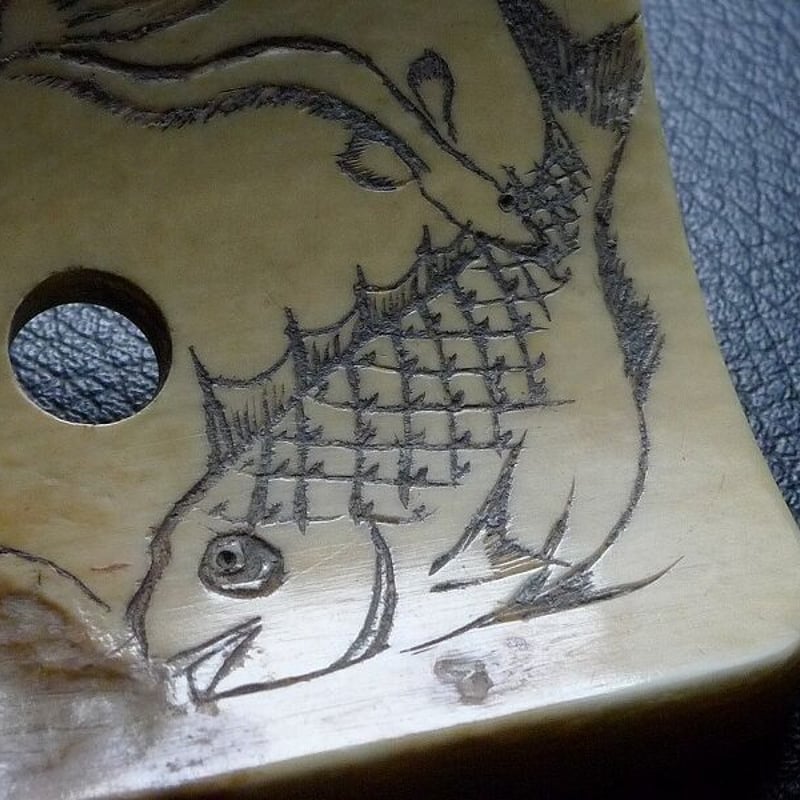 大根付 魚を獲る人物 足長根付 差し根付 置き根付 珍品 天然素材 牙