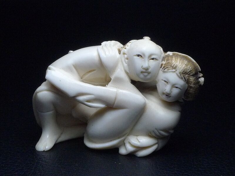 インテリア根付春画裸婦人物透かし彫り現品 春画 緊縛 女性 根付 牙彫 彫刻 置物