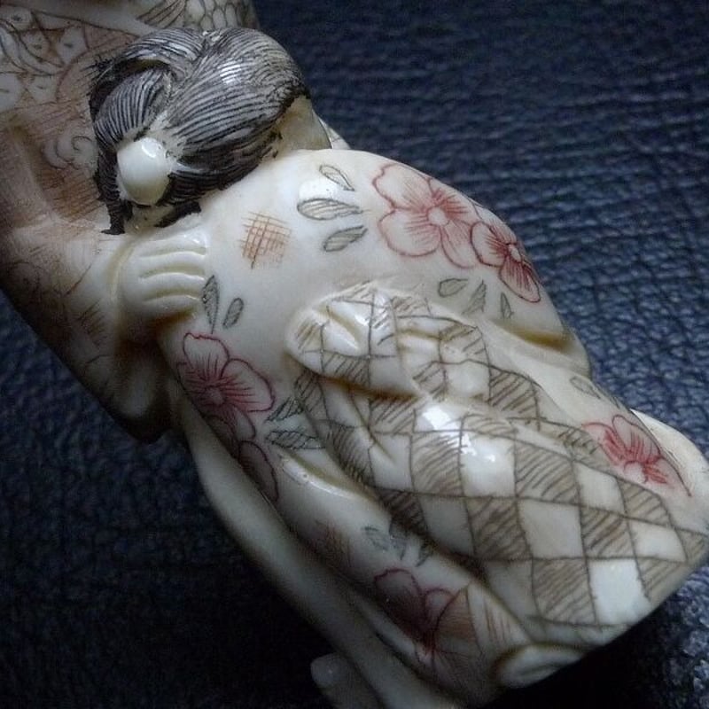 【独法師】①根付春画最高傑作　2個セット　天然素材牙彫　骨董古美術品 独法師】①根付春画最高傑作 2個セット 天然素材牙彫 骨董古