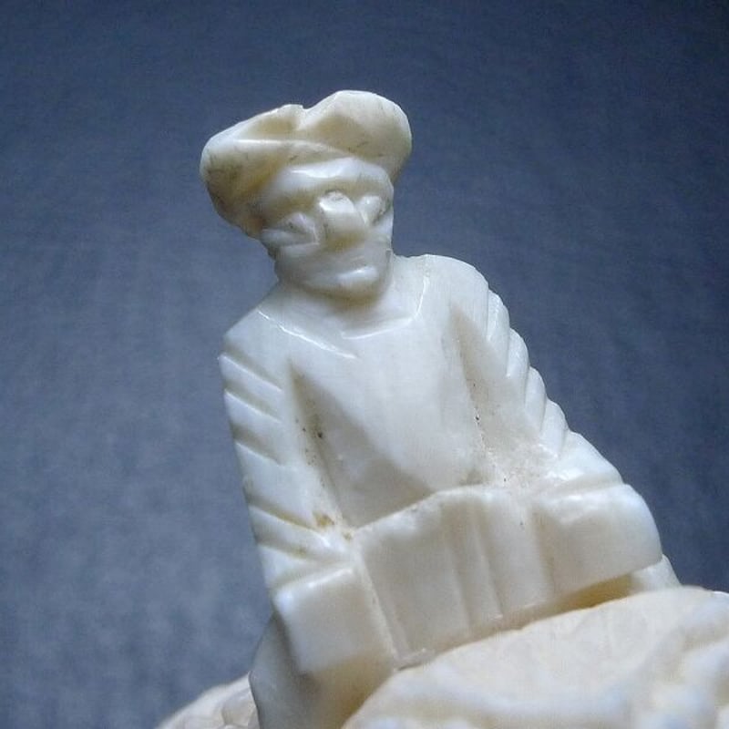 時代提げ物　獣骨彫刻　人物像　根付　N　8029 △本象牙象使い根付29g・提げ物/置物△NE63△ | 象牙屋本舗 こほく堂