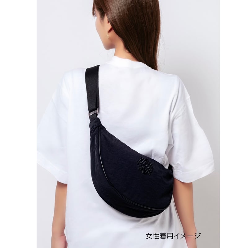 Maison ARK エンブレムハーフムーンバッグ | ARAKI STORE Maison ARK エンブレムハーフムーンバッグ | ARAKI STORE