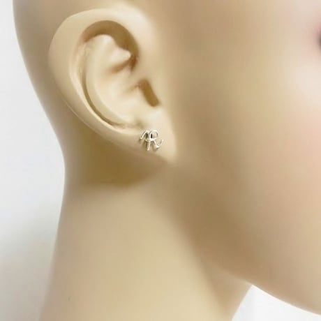 ひとつぶイニシャルスタッドピアス [筆記体](片耳)[シルバー925]