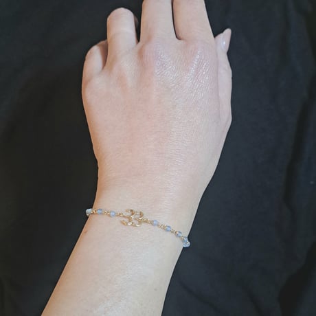 数字2ケタと誕生石の連なるブレスレット