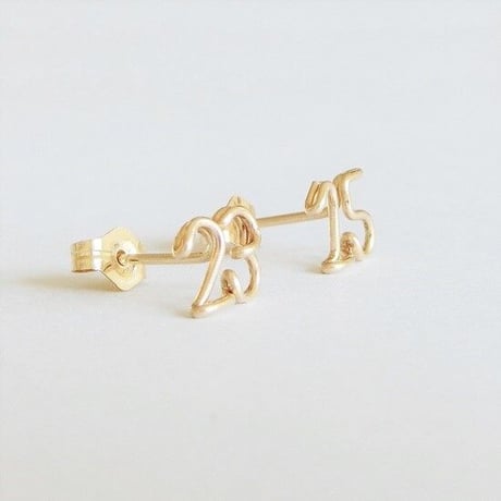 小さな数字(ナンバー)2ケタ スタッドピアス