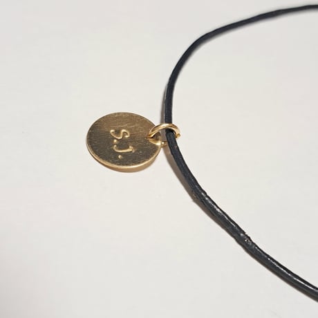 2つのイニシャルプレートレザーコードネックレス
