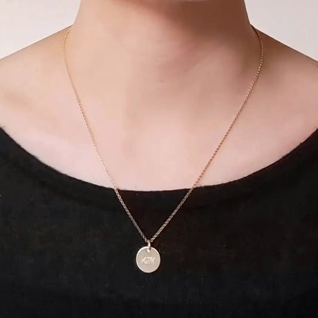 3つのイニシャルプレートネックレス
