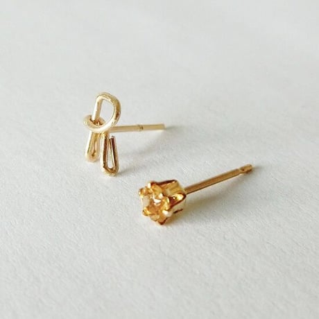ひとつぶイニシャルと誕生石のスタッドピアス 【10金】