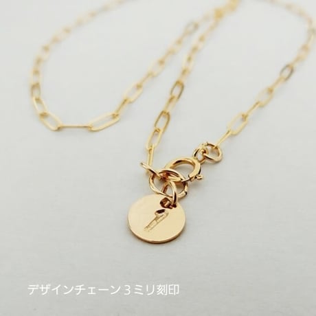 《数字》のスクエアデザインチェーンネックレスとミニプレートネックレスのセット